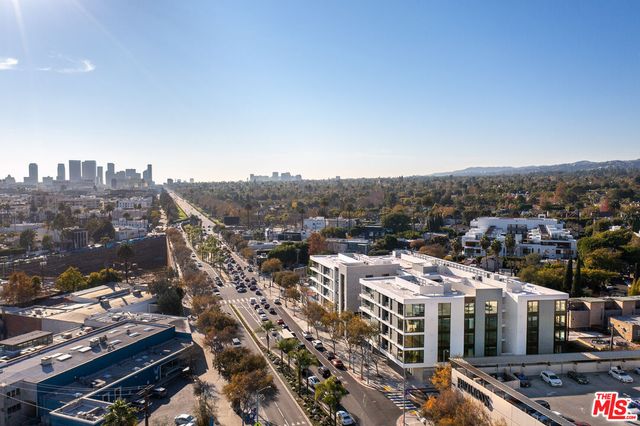 $15,995 | 9001 Santa Monica Boulevard, Unit 202, West Hollywood, CA 90069