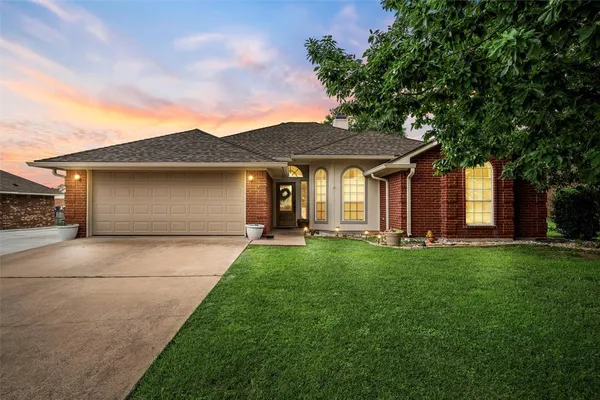 $345,000 | 112 Topaz Circle, Hewitt, TX 76643