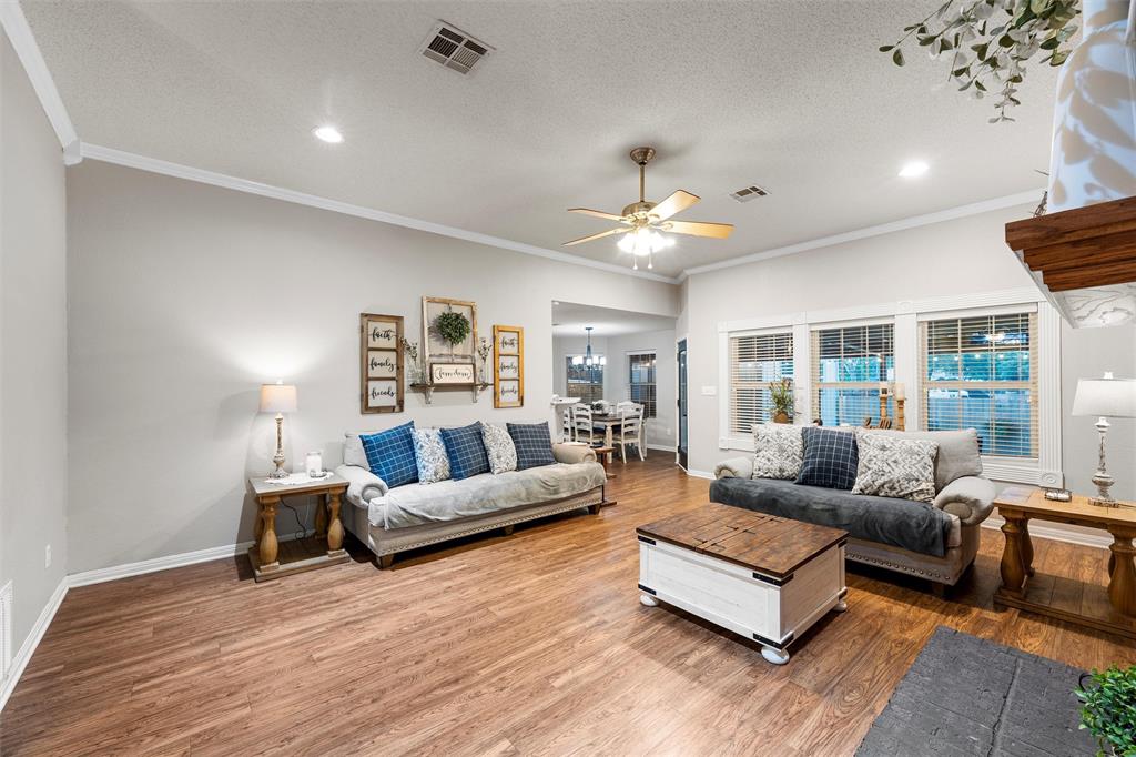 112 Topaz Circle Hewitt, TX 76643 - Photo 4 of 16