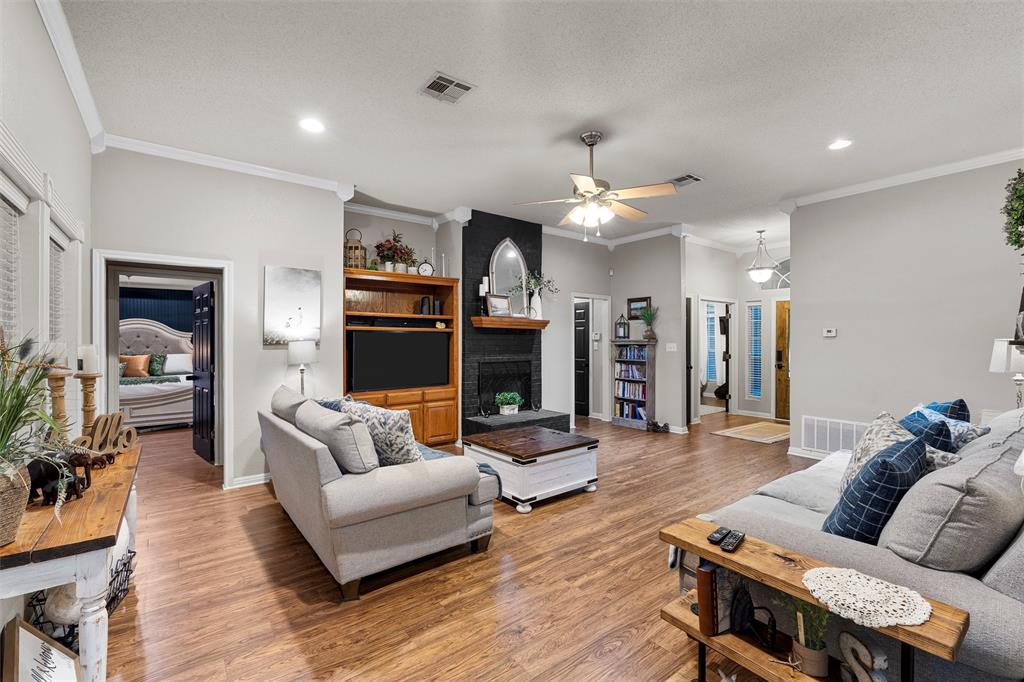 112 Topaz Circle Hewitt, TX 76643 - Photo 5 of 16