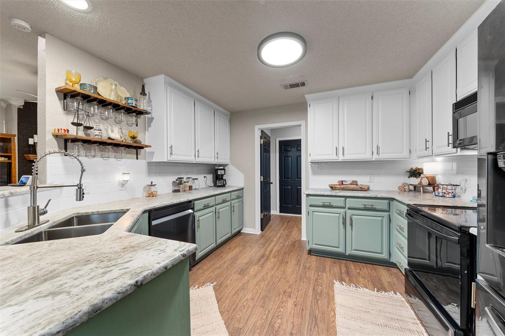 112 Topaz Circle Hewitt, TX 76643 - Photo 6 of 16