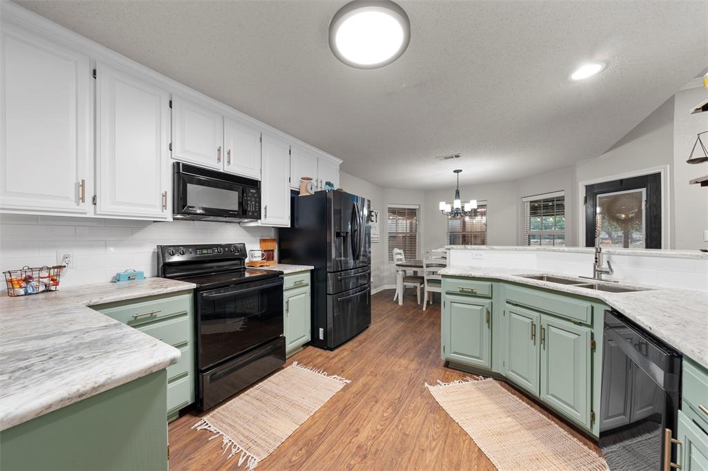 112 Topaz Circle Hewitt, TX 76643 - Photo 7 of 16