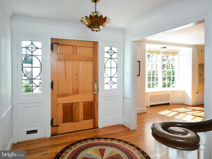 13 Snowden Road Bala Cynwyd, PA 19004 - Photo 3 of 25 Foyer