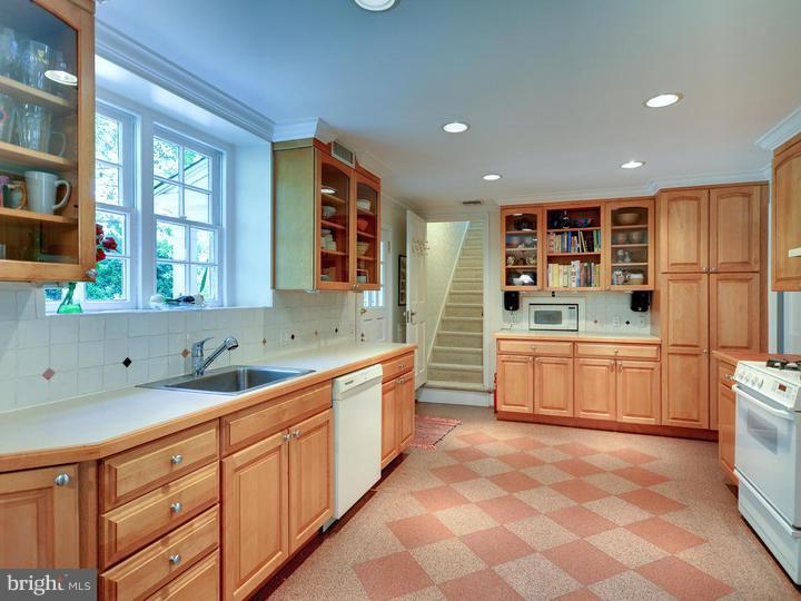 13 Snowden Road Bala Cynwyd, PA 19004 - Photo 9 of 25 Kitchen