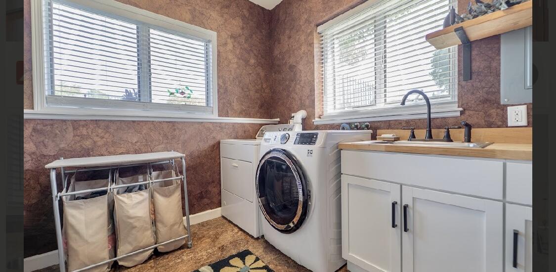 9166 Maple Court St. John, IN 46373 - Photo 32 of 40 a utility room with dryer and washer