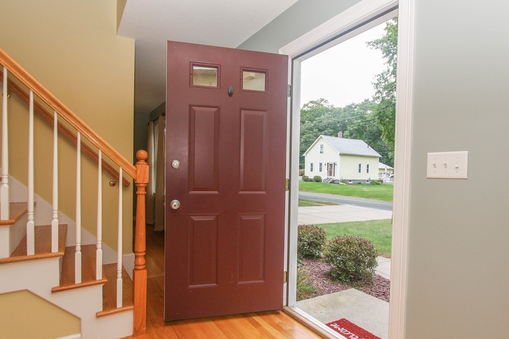 49 Chester Street West Springfield, MA 01089 - Photo 2 of 25