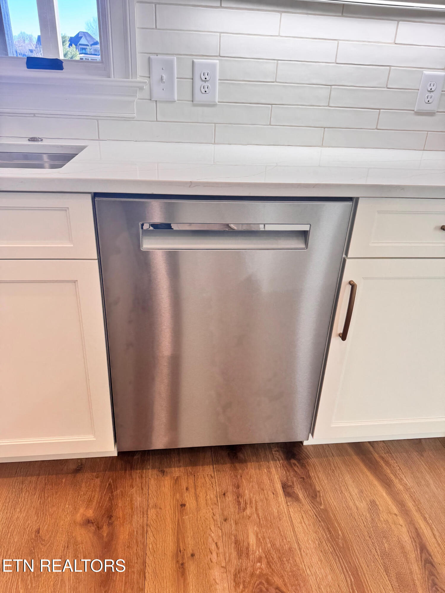 3741 Edgewater Way Louisville, TN 37777 - Photo 22 of 58 Bosch Dishwasher