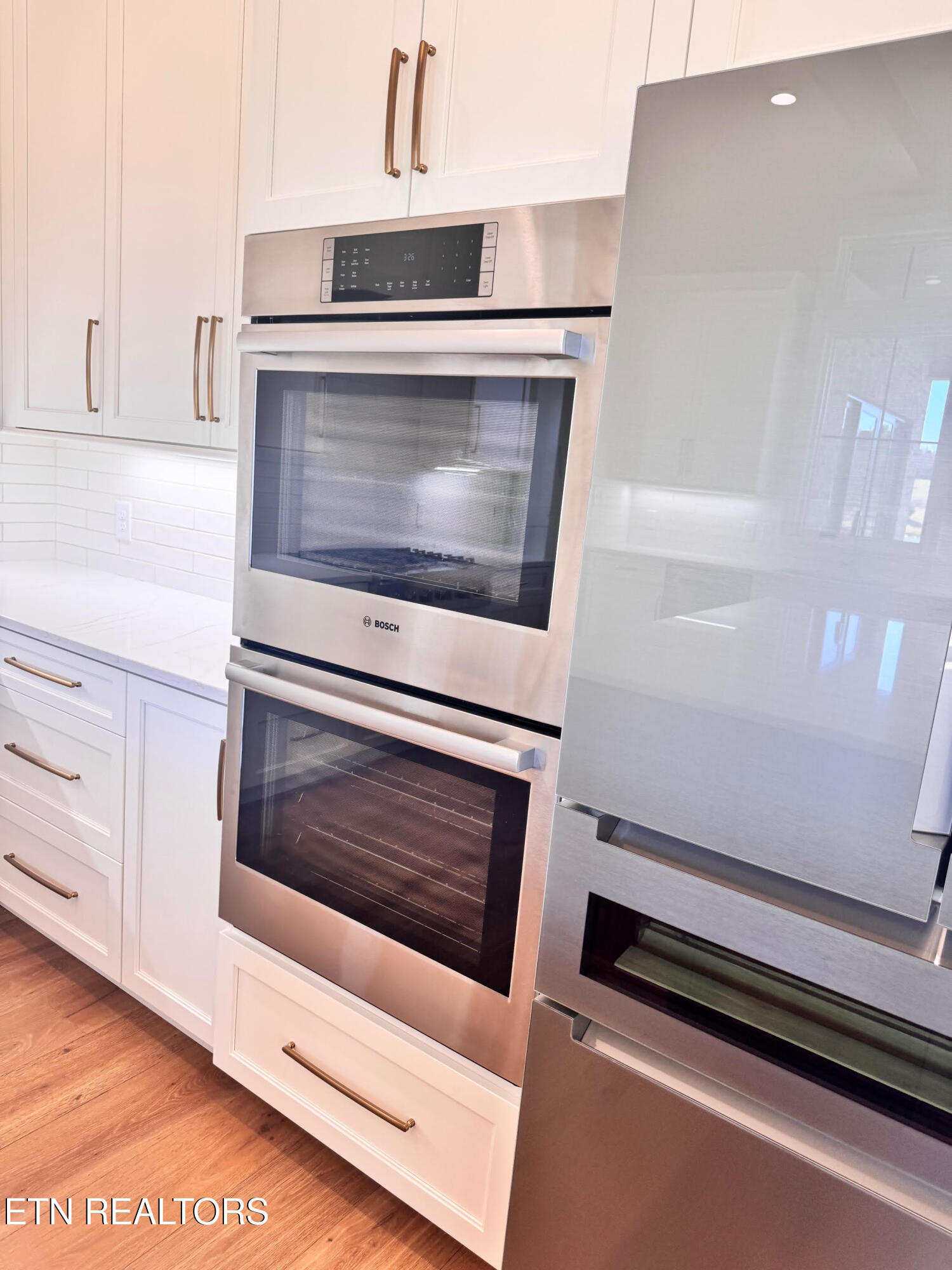 3741 Edgewater Way Louisville, TN 37777 - Photo 23 of 58 Bosch Double Oven