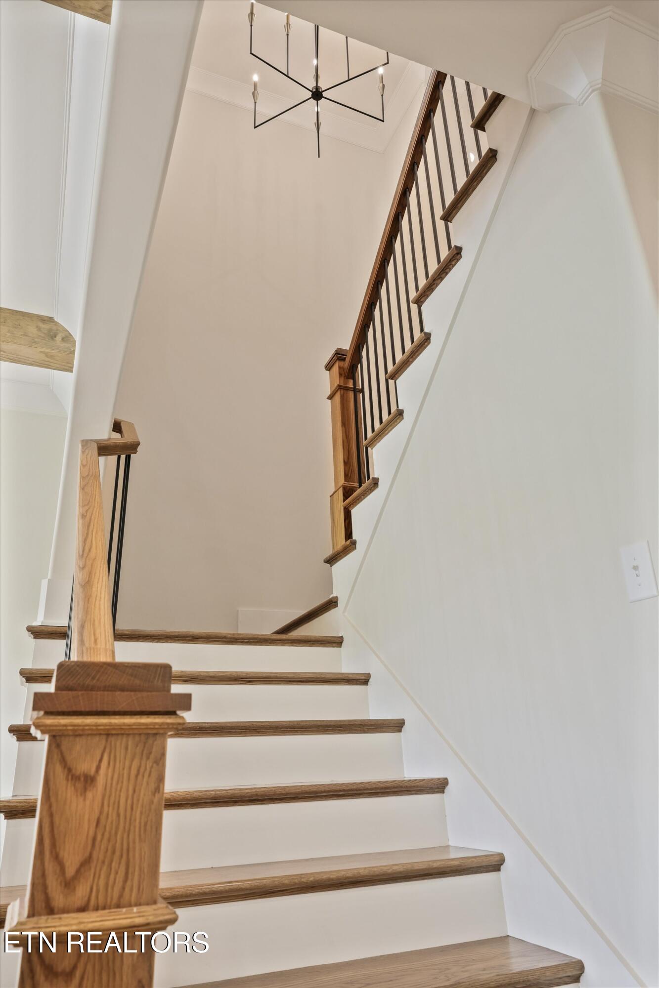 3741 Edgewater Way Louisville, TN 37777 - Photo 34 of 58 Stiarcase