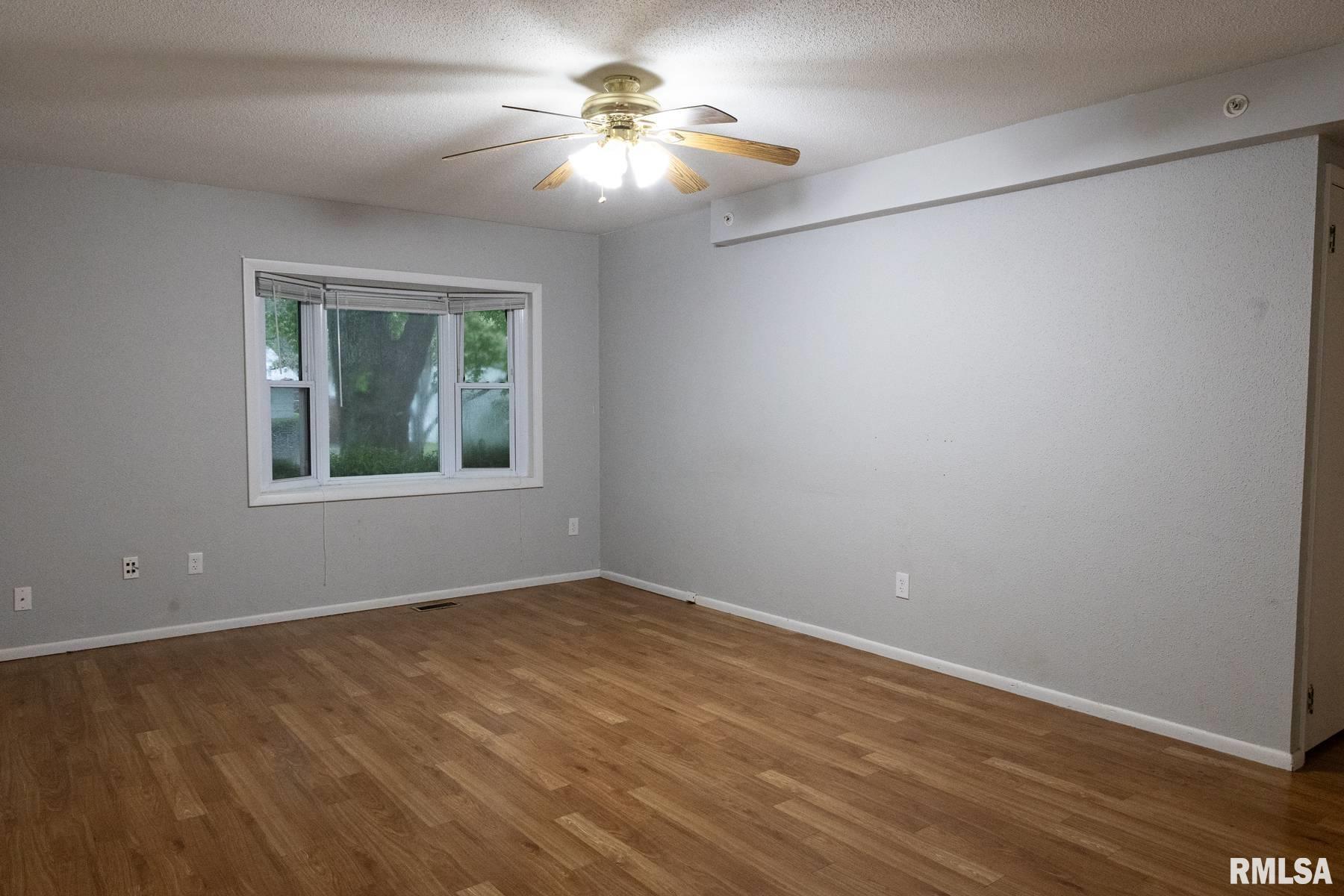 60 North Oxford Road Springfield, IL 62702 - Photo 2 of 28