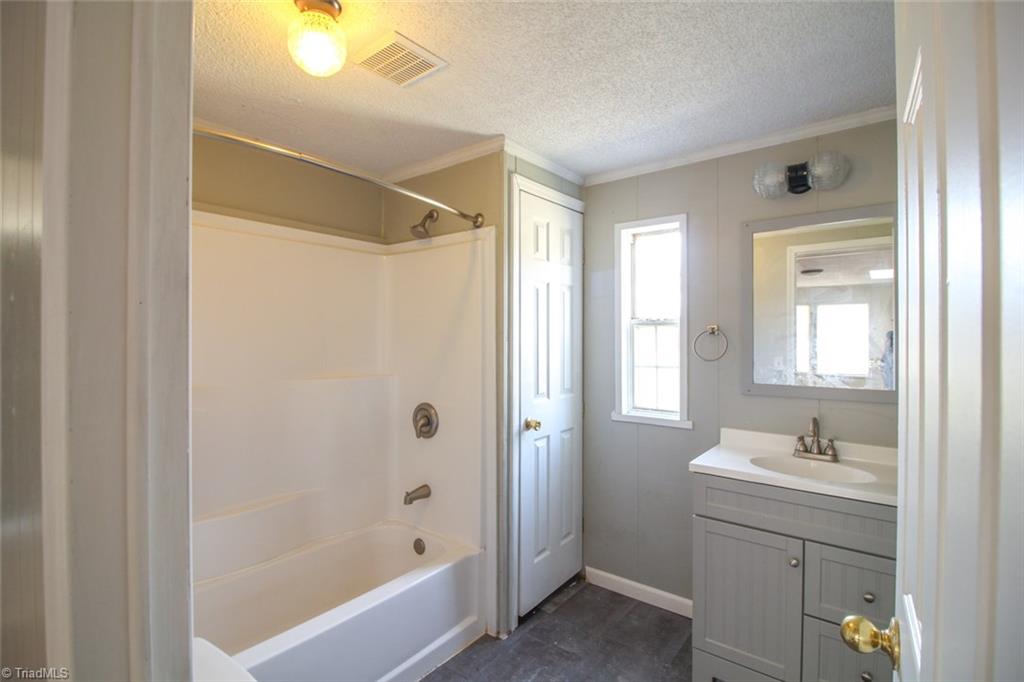 318 George Surratt Road Lexington, NC 27295 - Photo 12 of 17 Gallery Image 12