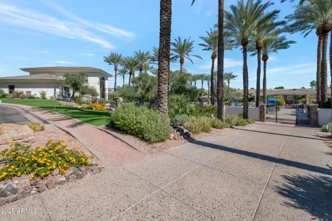 a view of a park with porch