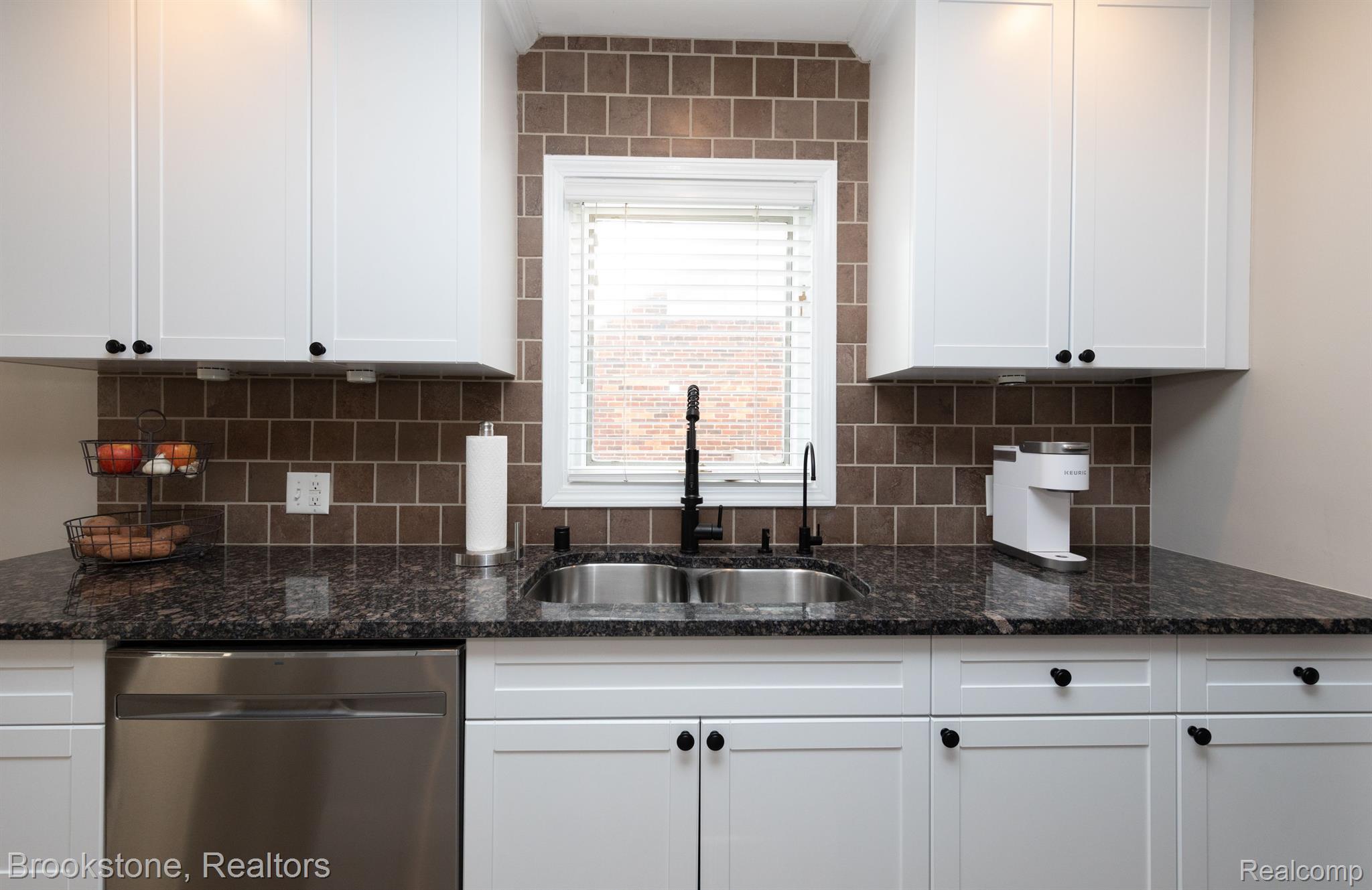 1826 East Melton Road Birmingham, MI 48009 - Photo 17 of 35 Granite counters and new dishwasher