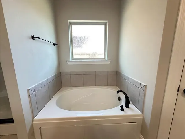 $2,300 | 174 Gulfstream Lane, Shreveport, LA 71106