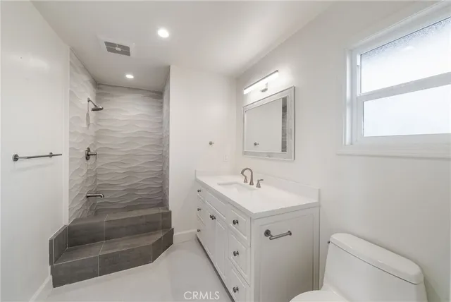 $9,950 | 303 East Avenida Cordoba, San Clemente, CA 92672