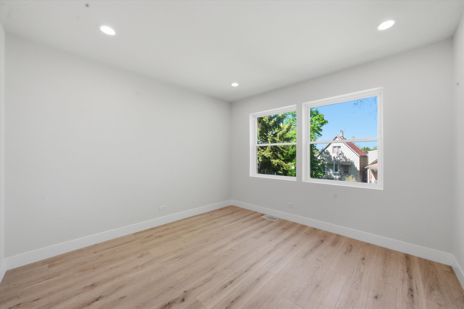939 North Harding Avenue Chicago, IL 60651 - Photo 19 of 27