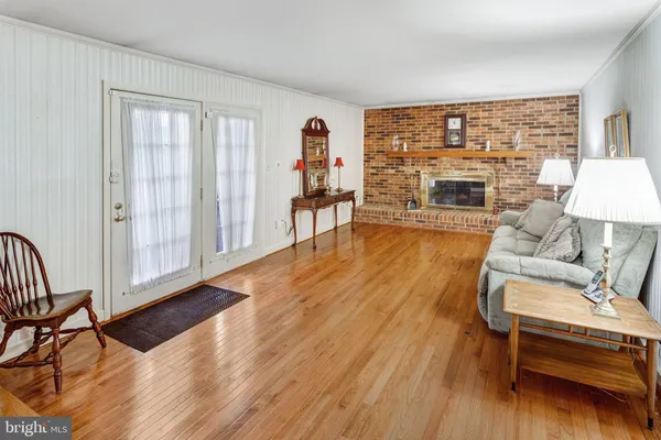 $1,047,421 | 6211 Guilford Drive, Alexandria, VA 22310