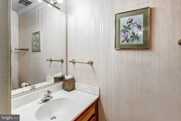 $1,047,421 | 6211 Guilford Drive, Alexandria, VA 22310