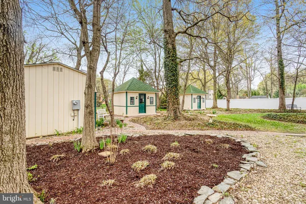 $1,047,421 | 6211 Guilford Drive, Alexandria, VA 22310