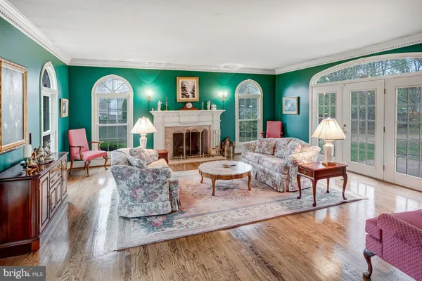 $1,047,421 | 6211 Guilford Drive, Alexandria, VA 22310