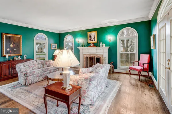 $1,047,421 | 6211 Guilford Drive, Alexandria, VA 22310