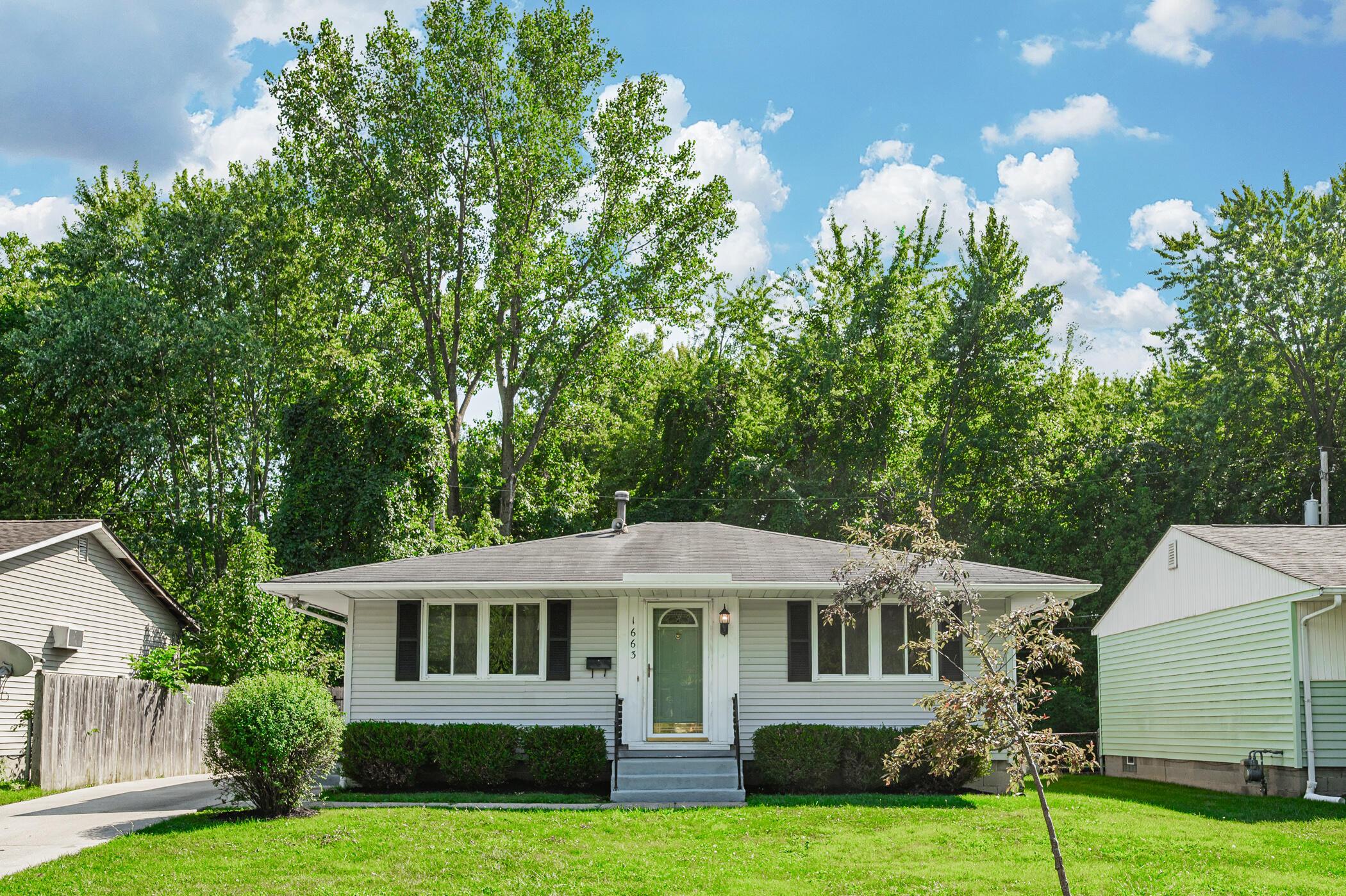 1663 Koebel Road Columbus, OH 43207 - Photo 3 of 39 1663 Koebel Rd 002