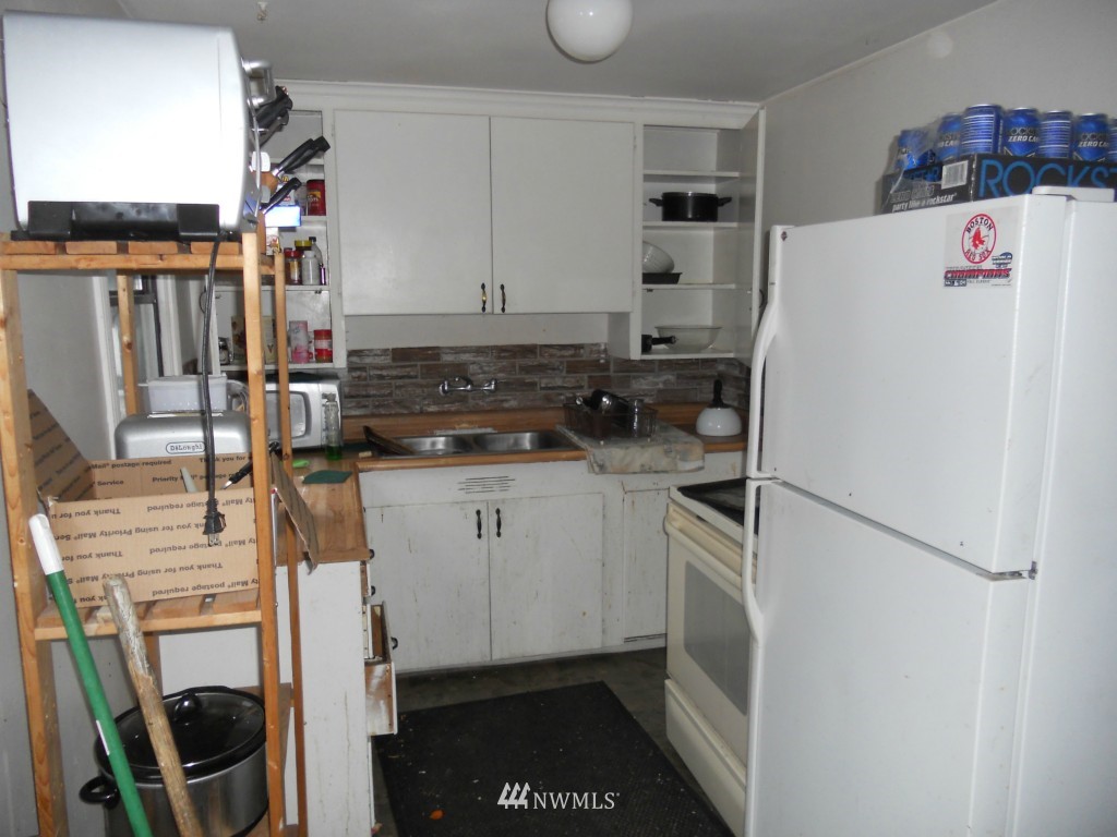 638 Southwest 138 Street Burien, WA 98166 - Photo 4 of 5