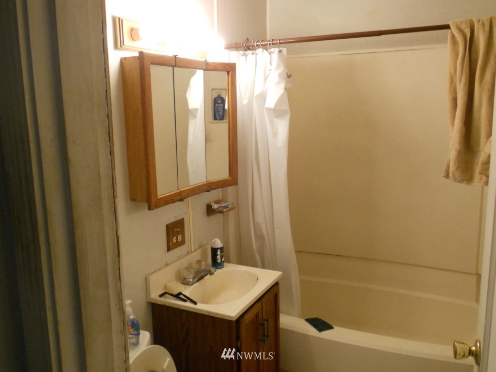 638 Southwest 138 Street Burien, WA 98166 - Photo 5 of 5