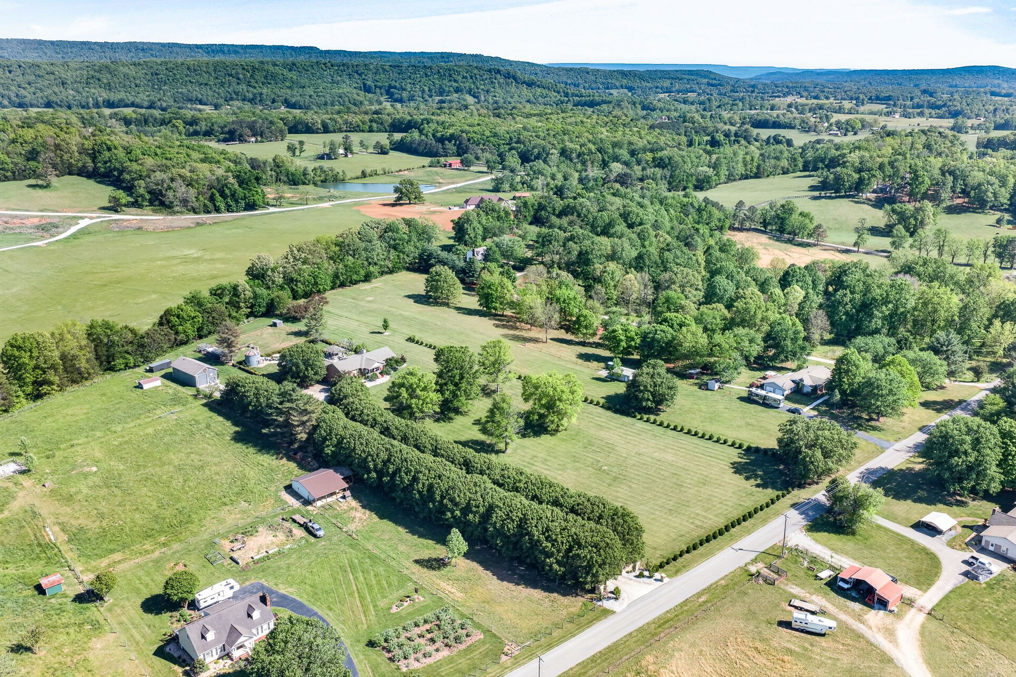 2235 Hidden Cove Road Cookeville, TN 38506 - Photo 4 of 100