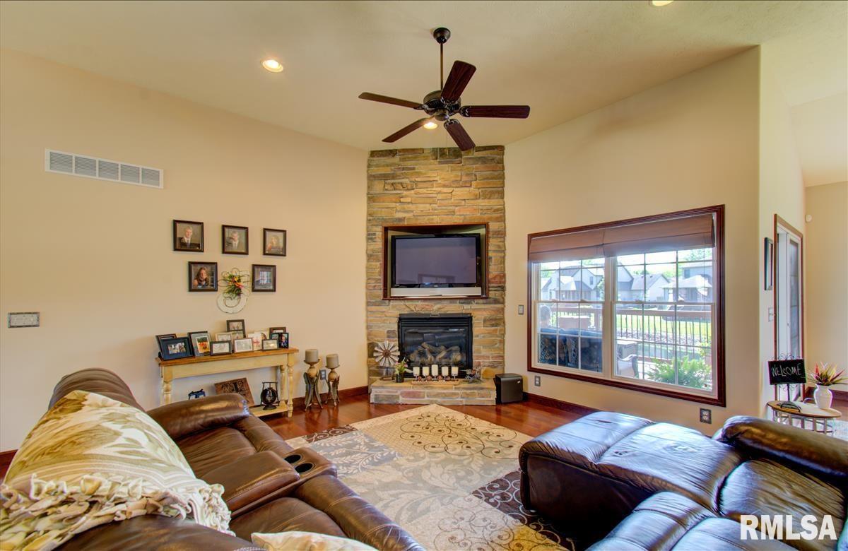 1408 Lake Pointe Court Springfield, IL 62712 - Photo 6 of 38