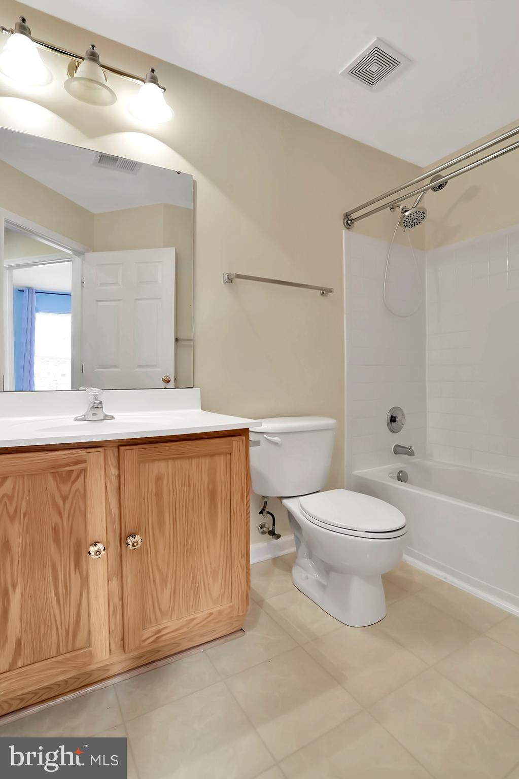 17805 Sinter Way Hagerstown, MD 21740 - Photo 36 of 46 Upper floor full bathroom.