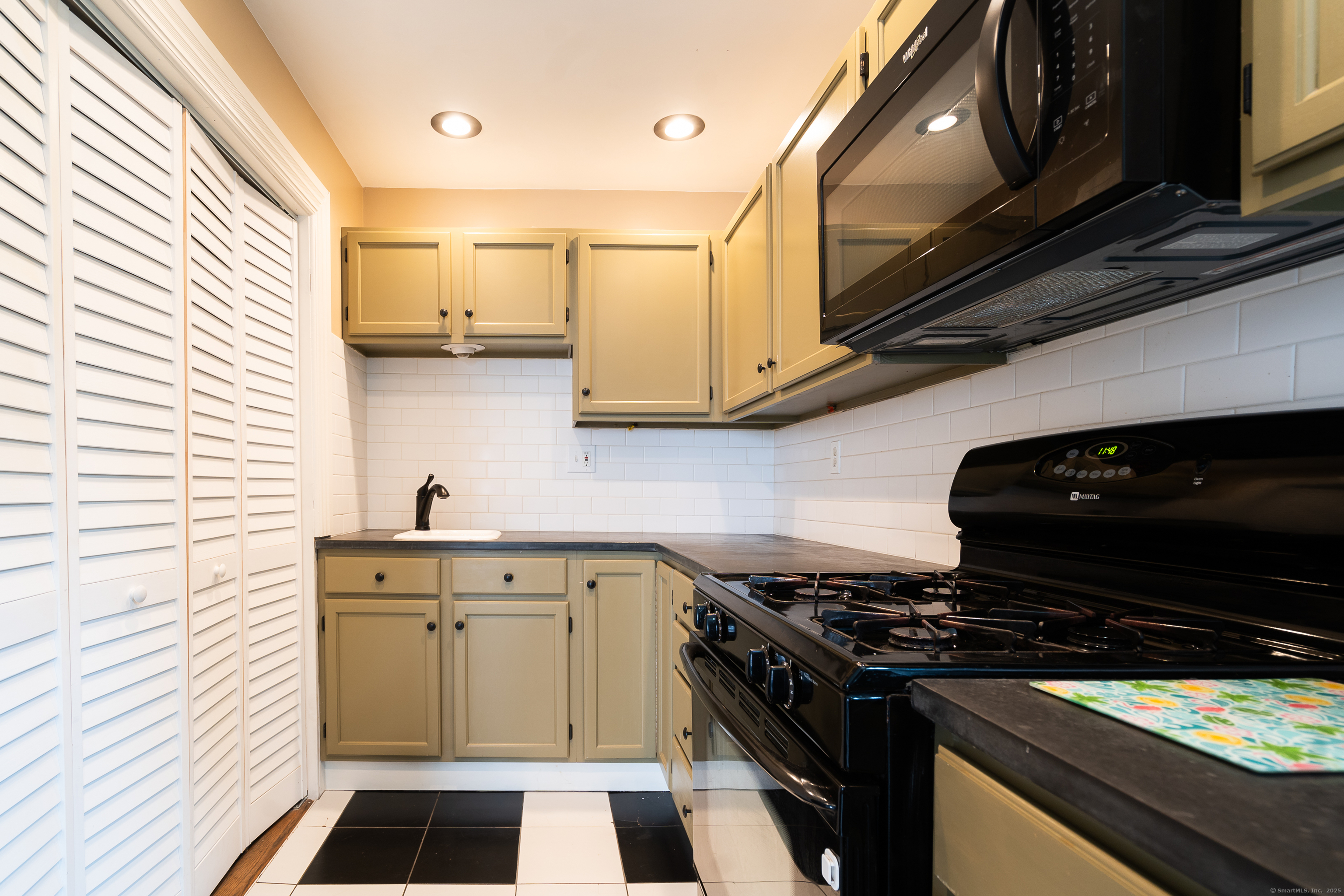 9 Thames Terrace Norwich, CT 06360 - Photo 28 of 31