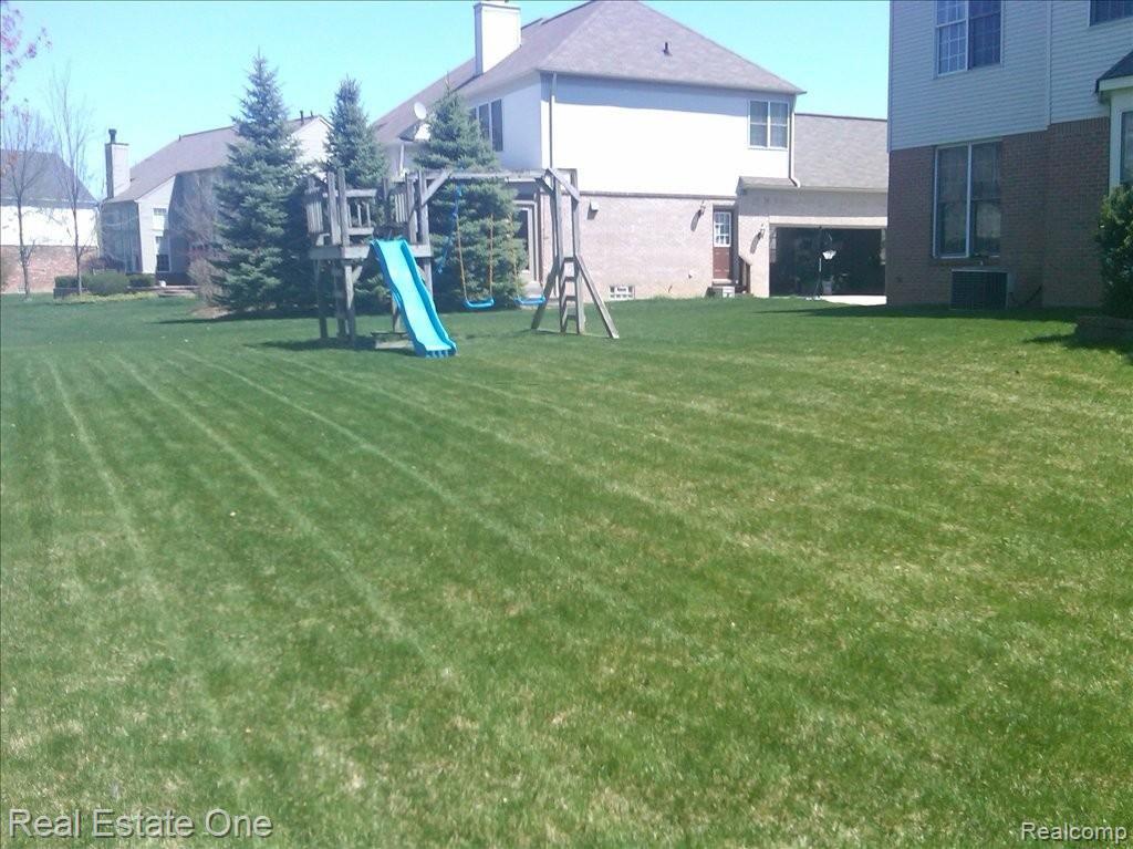 715 Loggers Circle Rochester, MI 48307 - Photo 20 of 25 IMG00054-20100422-1313