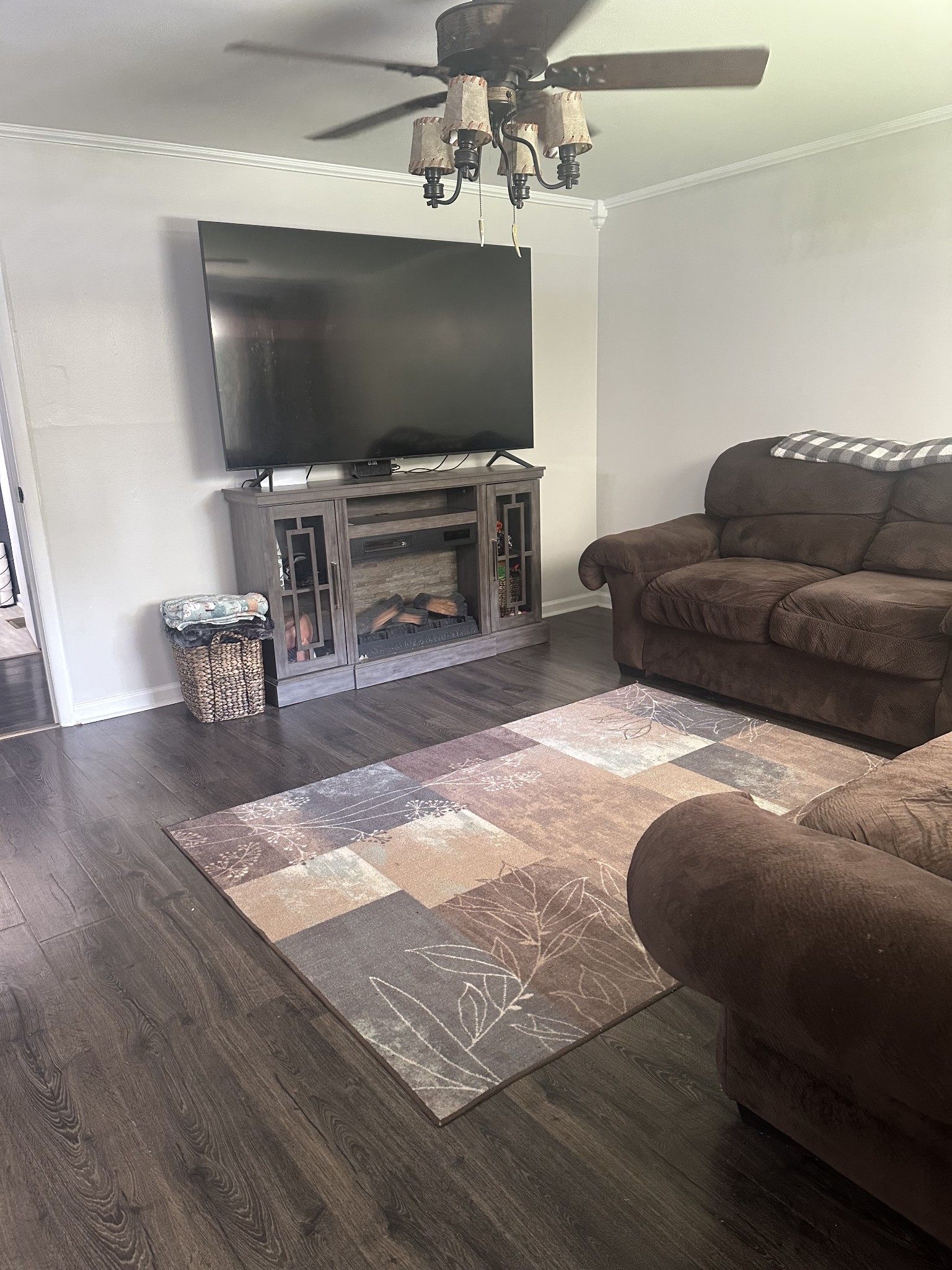 16 Cummings Road Summertown, TN 38483 - Photo 15 of 33 a living room with furniture and a flat screen tv