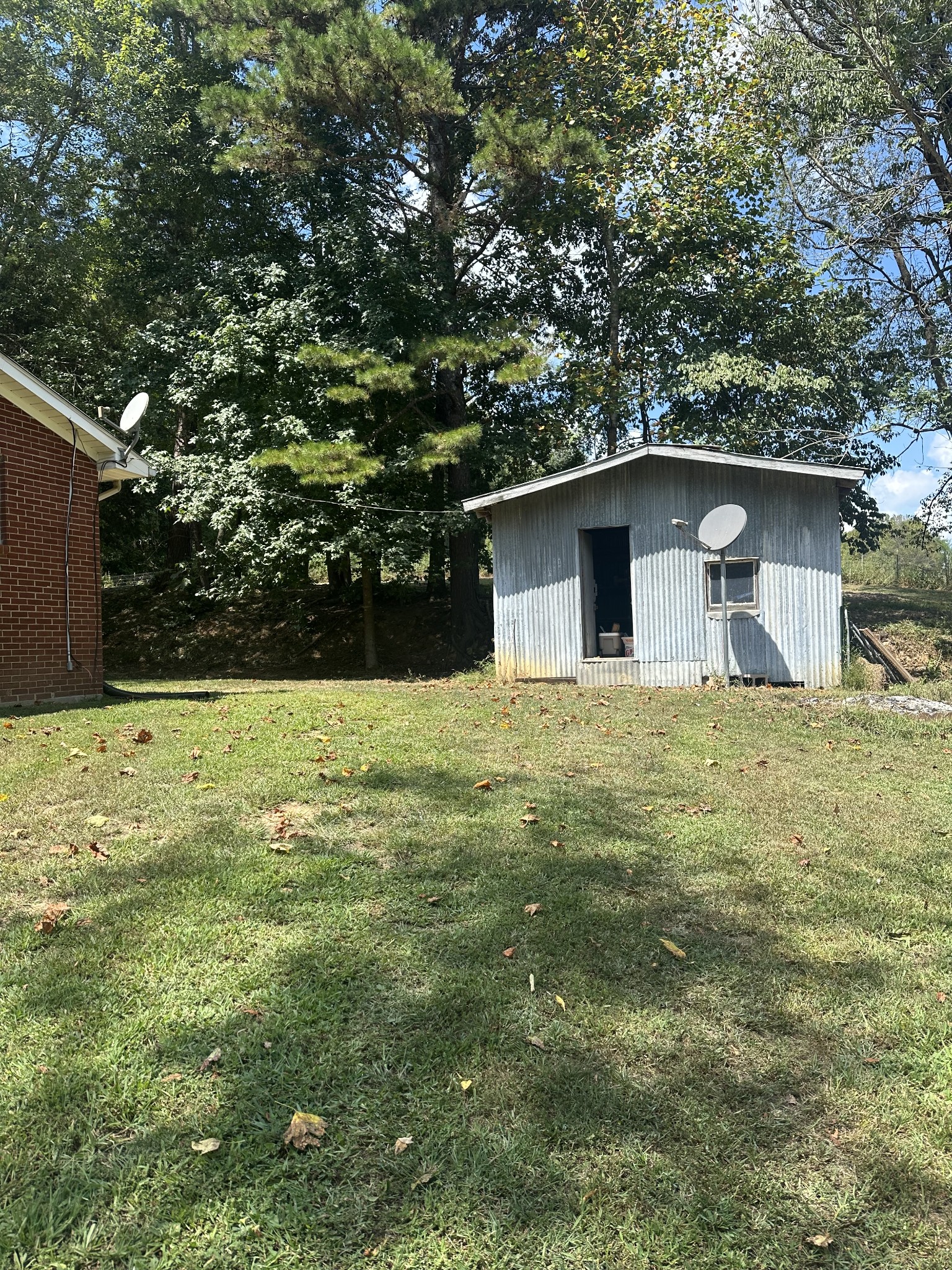 16 Cummings Road Summertown, TN 38483 - Photo 10 of 33 a house with a yard
