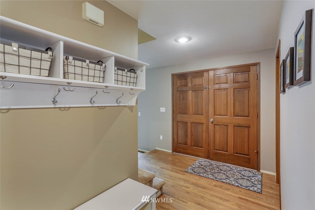 18101 150th Court Southeast Renton, WA 98058 - Photo 3 of 23 Gallery Image 3