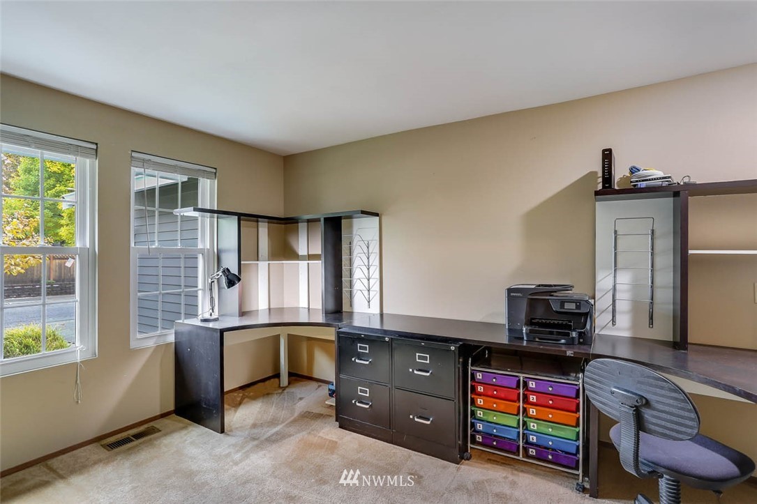 18101 150th Court Southeast Renton, WA 98058 - Photo 4 of 23 Gallery Image 4