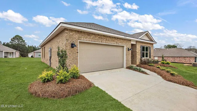 $219,900 | 5015 Fox Glen Drive, Jackson, MS 39212