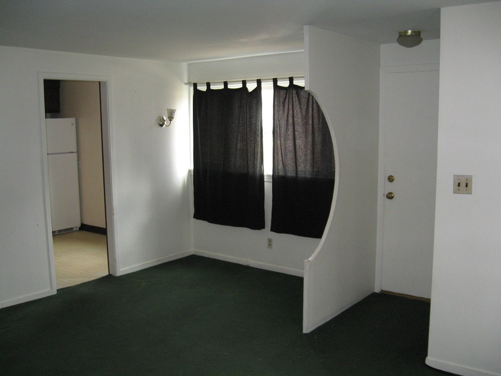 64 Canterbury Road Springfield, MA 01118 - Photo 4 of 27