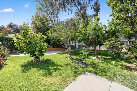 $4,650 | 647 West Montecito Avenue, Sierra Madre, CA 91024