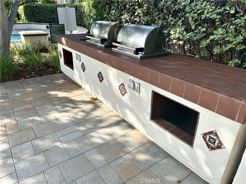 2811 Caponi Place Tustin, CA 92782 - Photo 30 of 50 a view of a outdoor space with lounge chair