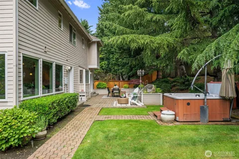 $1,750,000 | 320 210th Court Southeast, Sammamish, WA 98074