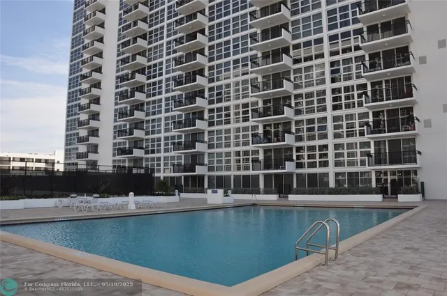 $3,400 | 525 North Ocean Boulevard, Unit 522, Pompano Beach, FL 33062
