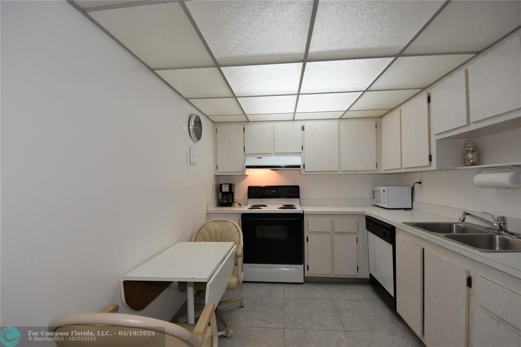 525 North Ocean Boulevard, Unit 522 Pompano Beach, FL 33062 - Photo 5 of 34