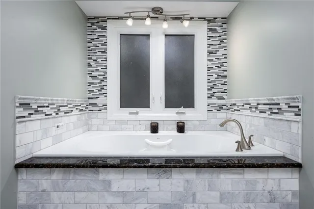 $455,000 | 1327 Easton Court, Liberty, MO 64068