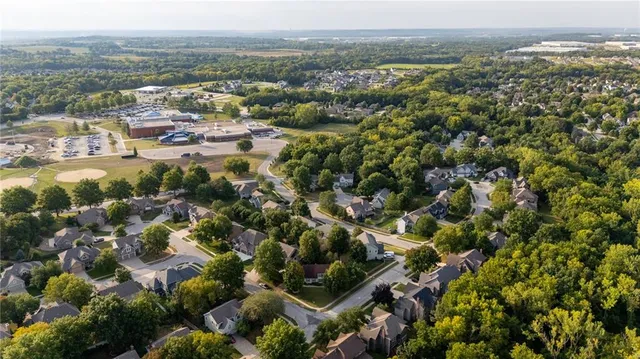 $455,000 | 1327 Easton Court, Liberty, MO 64068