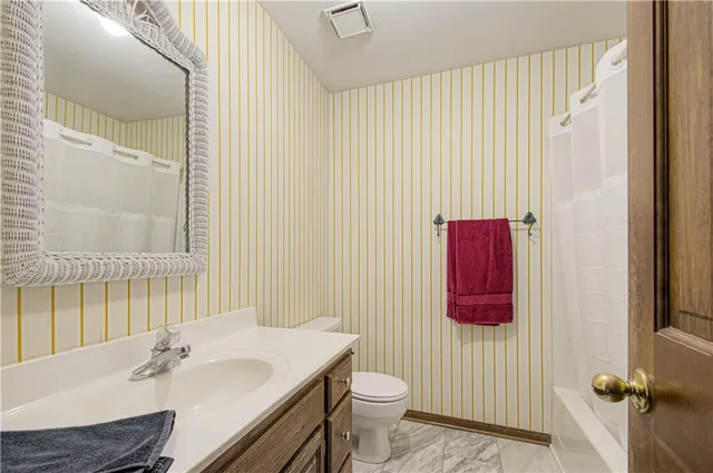 $1,150,000 | 12015 Highway 7, Lee's Summit, MO 64086