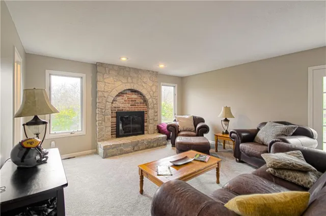 $1,150,000 | 12015 Highway 7, Lee's Summit, MO 64086