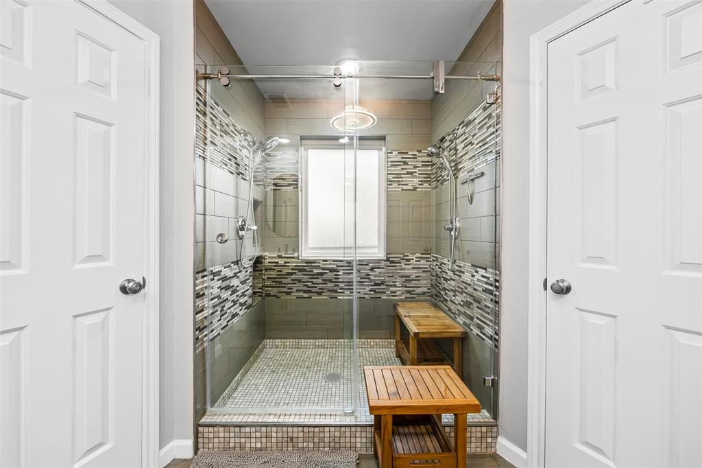 909 Valley View Avenue Red Oak, TX 75154 - Photo 22 of 37 a bathroom with a shower and a sink