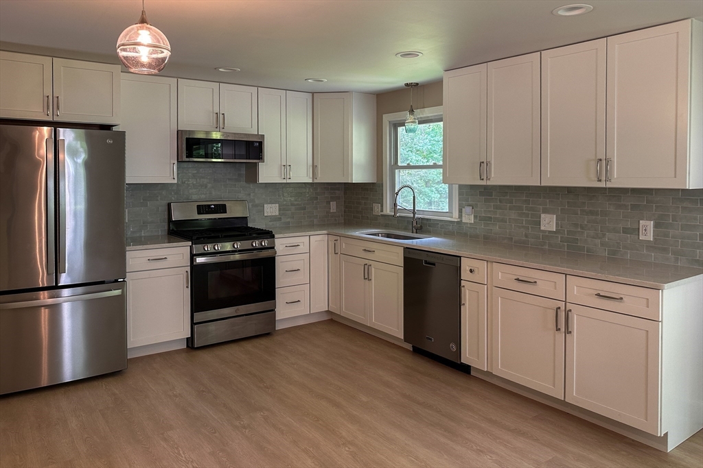 75 Bridle Road Ludlow, MA 01056 - Photo 9 of 27